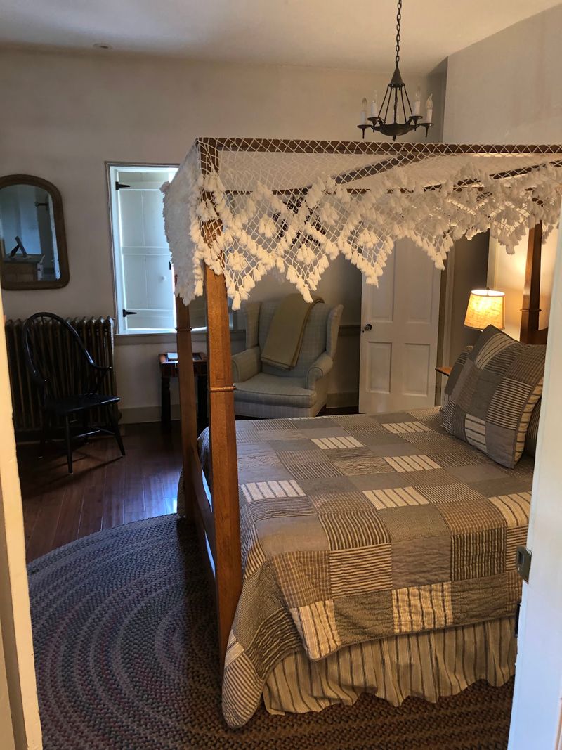 Four Simple Rooms for an Overnight Escape