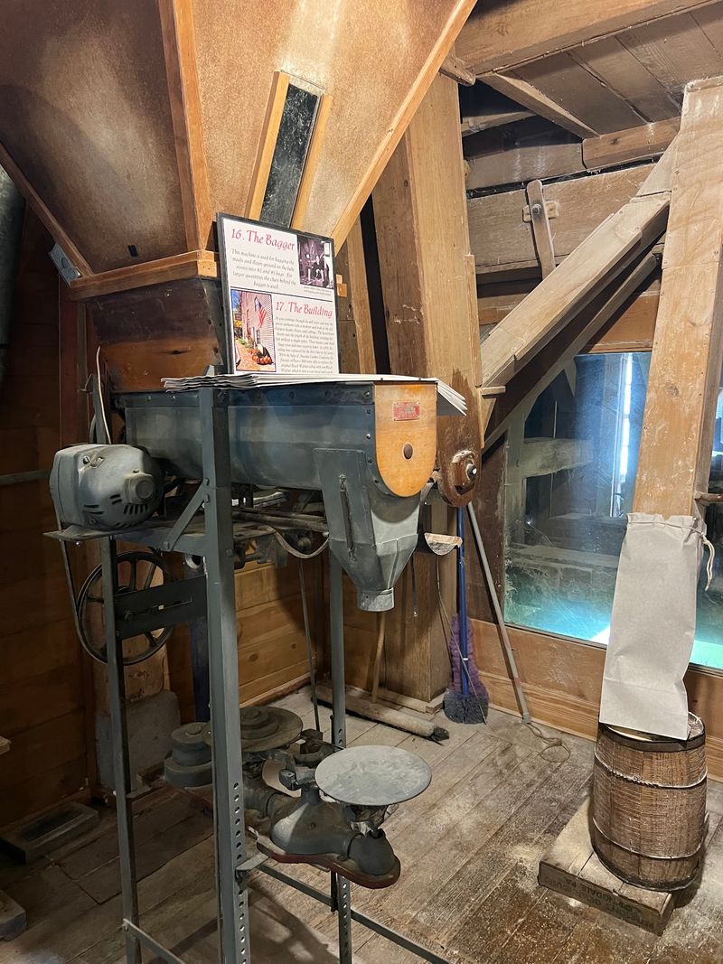 Freshly Milled Cornmeal and Flour for Sale Freshly Milled Cornmeal and Flour for Sale