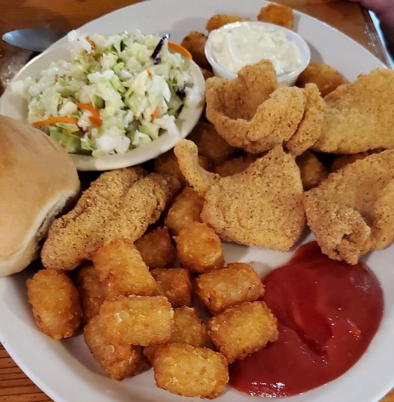 Fried Catfish That Keeps Regulars Coming Back Fried Catfish That Keeps Regulars Coming Back