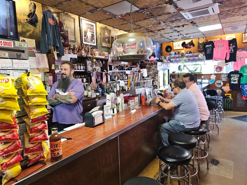 Friendly Faces Behind The Counter Friendly Faces Behind The Counter
