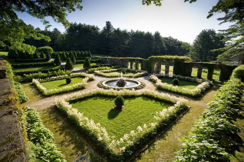 Gardens Shaped Into Picturesque Perfection