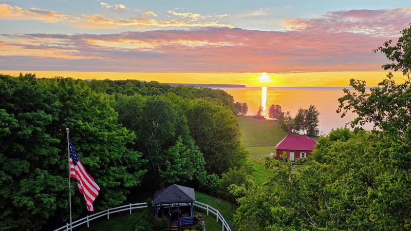 Gardens, Woods, and 47 Acres to Roam Gardens, Woods, and 47 Acres to Roam