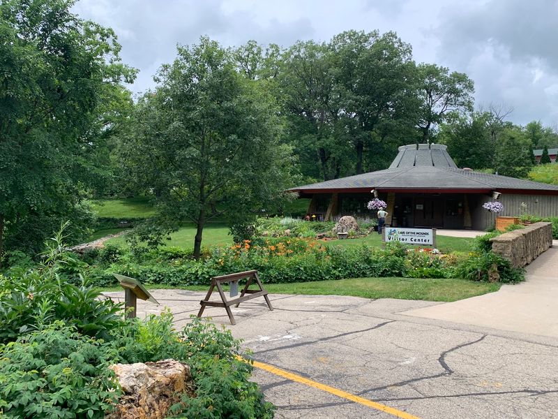 Gift Shops, Gardens, and Extras Worth Your Time
