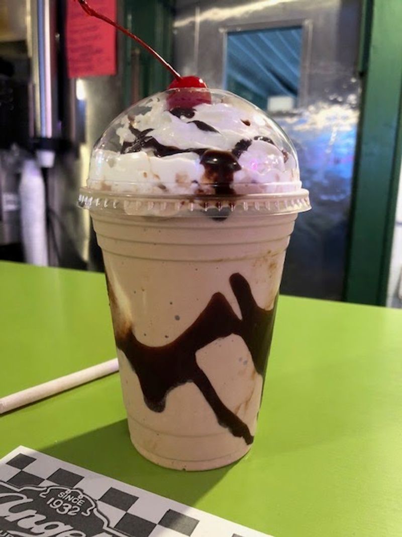 Hand-Spun Milkshakes From Old Machines Hand-Spun Milkshakes From Old Machines