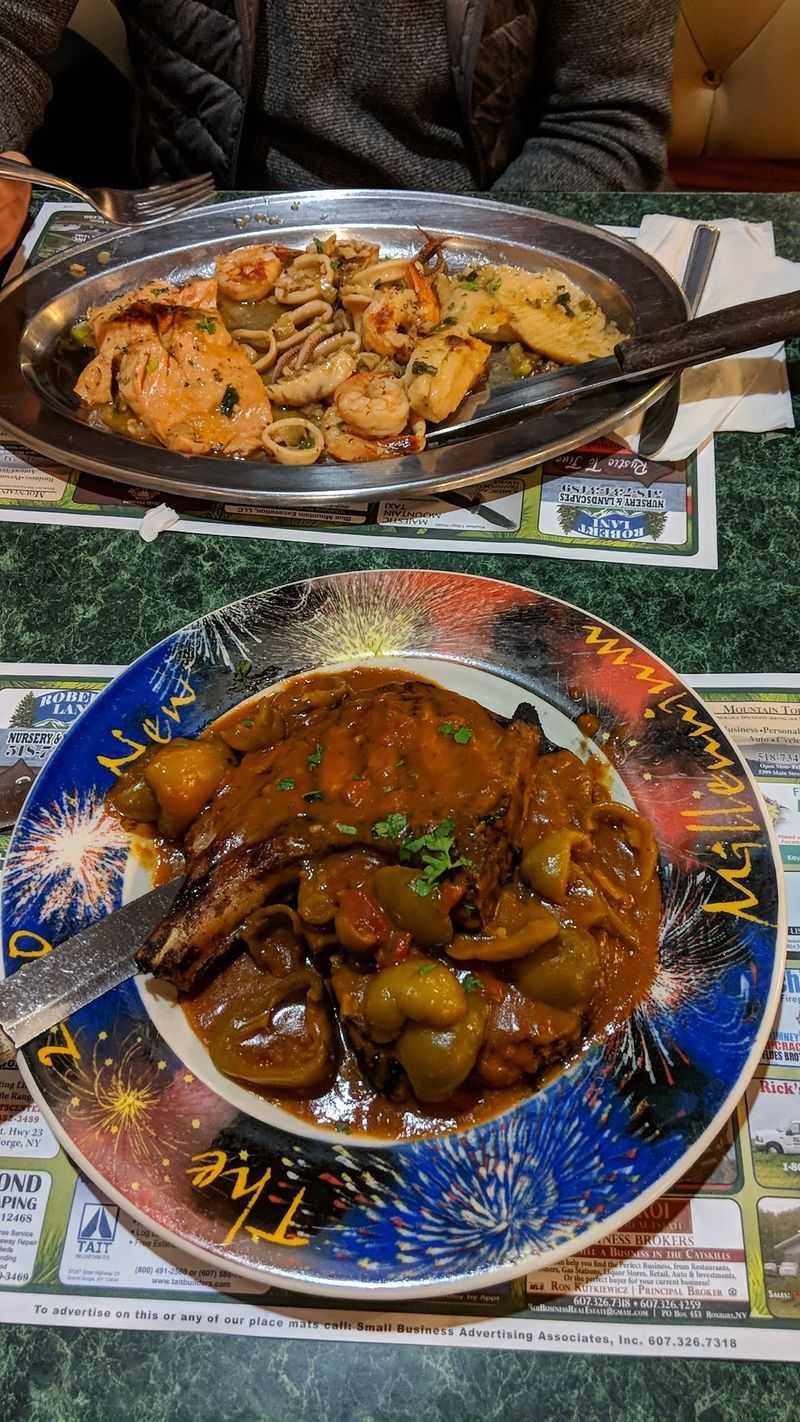Hearty Entrees That Punch Above A Diner's Weight Hearty Entrees That Punch Above A Diner's Weight