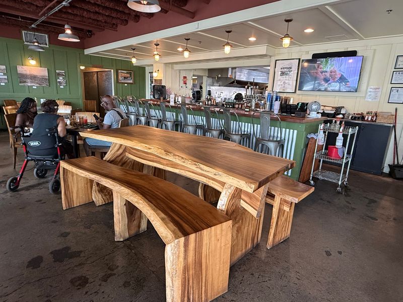 Highway Inn, Waipahu and Kaka'ako, Oahu