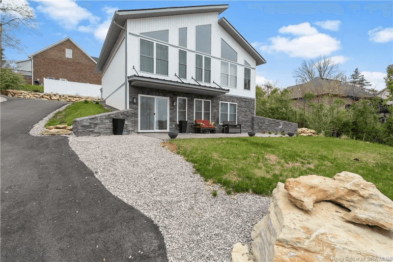 Hilltop favorite, Corydon Hilltop favorite, Corydon