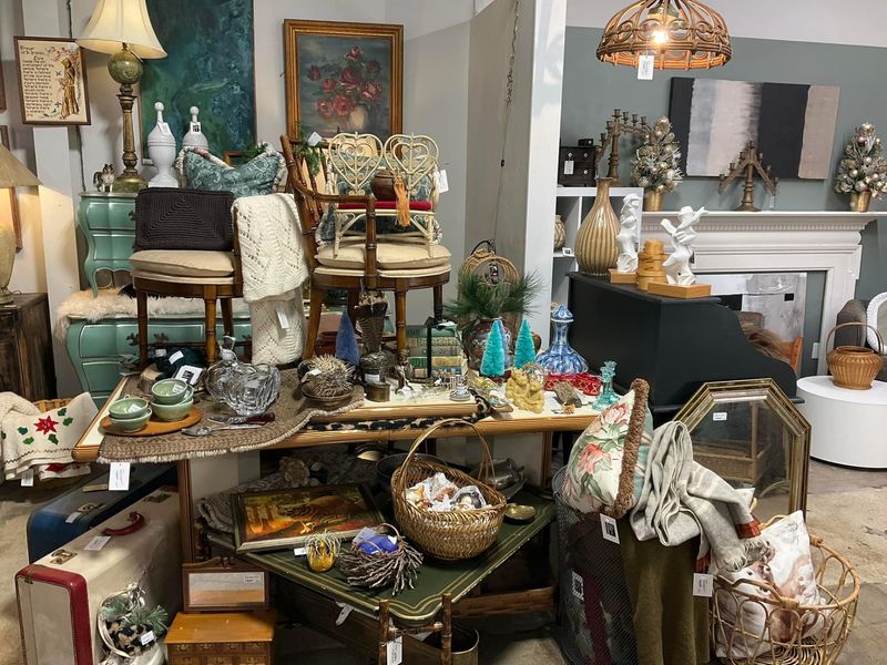 Home Goods, Furniture And Everyday Treasures