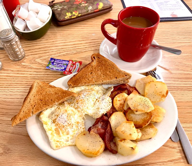 Home-Style Breakfast Done The Classic Way Home-Style Breakfast Done The Classic Way