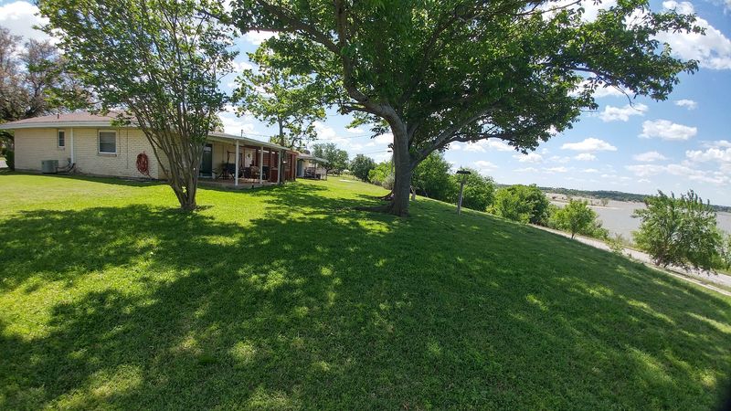 Homes That Are Spacious and Spotless Homes That Are Spacious and Spotless