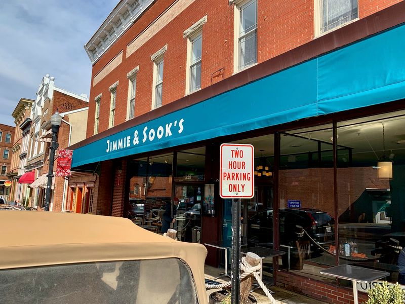 How a Casual Bar and Grill Earned Its Regulars How a Casual Bar and Grill Earned Its Regulars