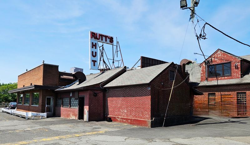 How to Plan Your Visit to Rutt's Hut