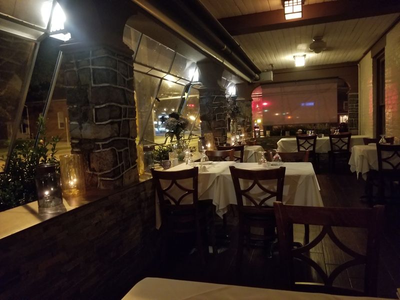 Intimate Rooms That Create a Romantic and Cozy Atmosphere Intimate Rooms That Create a Romantic and Cozy Atmosphere