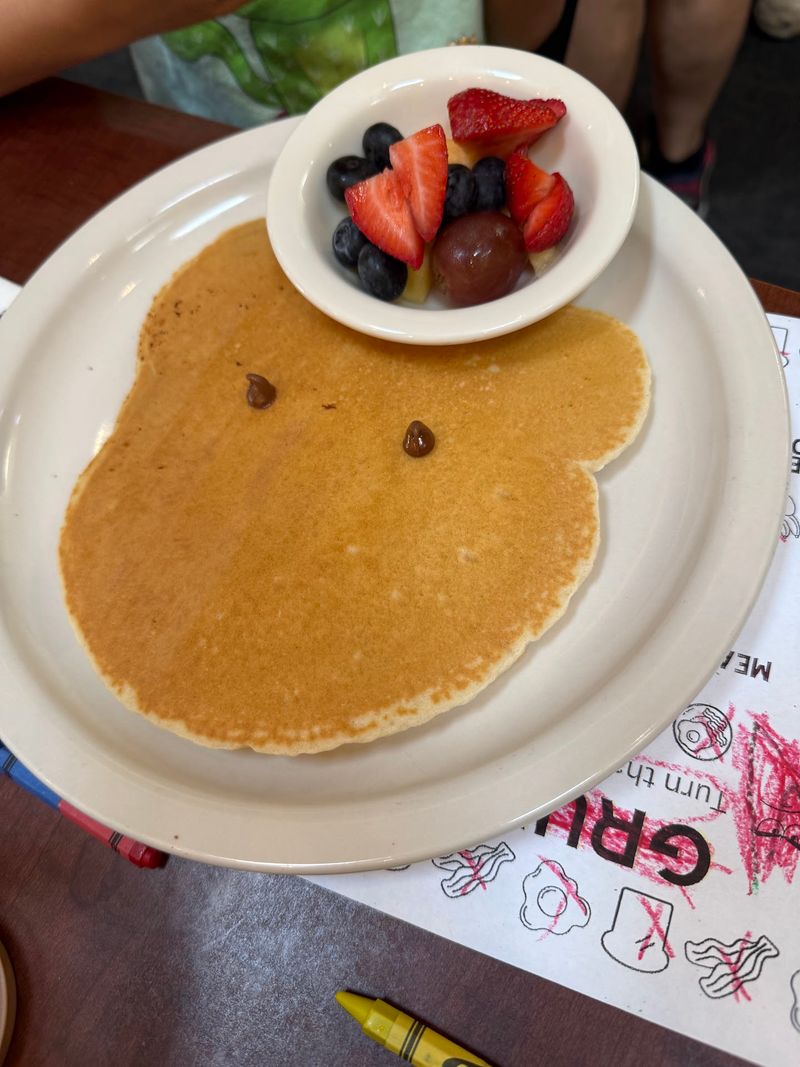 Kid-Friendly Cat Face Pancakes That Are Almost Too Cute to Eat Kid-Friendly Cat Face Pancakes That Are Almost Too Cute to Eat