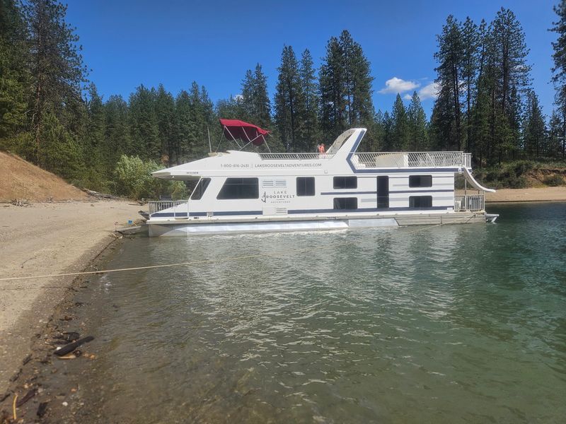 Lake Roosevelt Houseboat Rentals, Coulee Dam Area, Washington Lake Roosevelt Houseboat Rentals, Coulee Dam Area, Washington