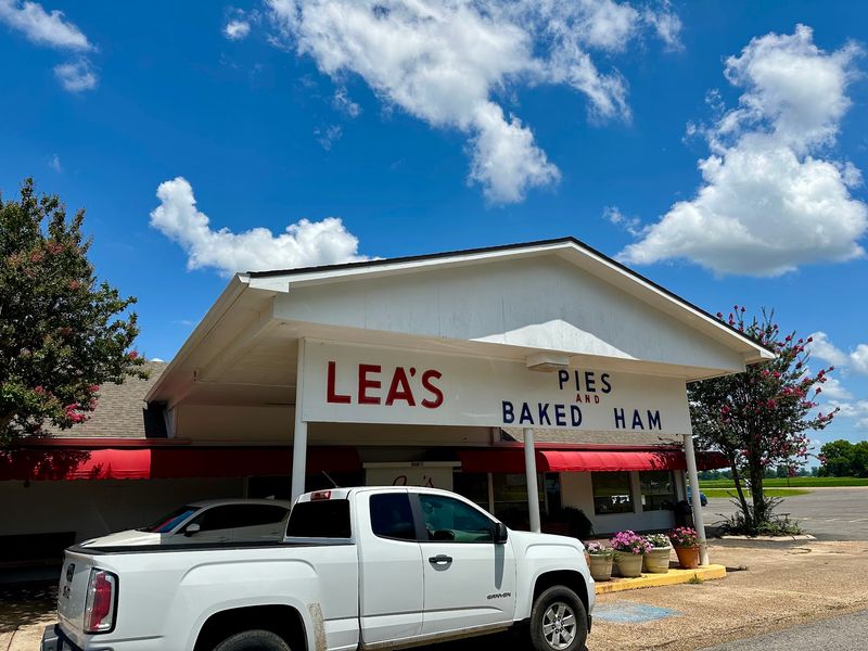 Lea's Lunchroom, Lecompte