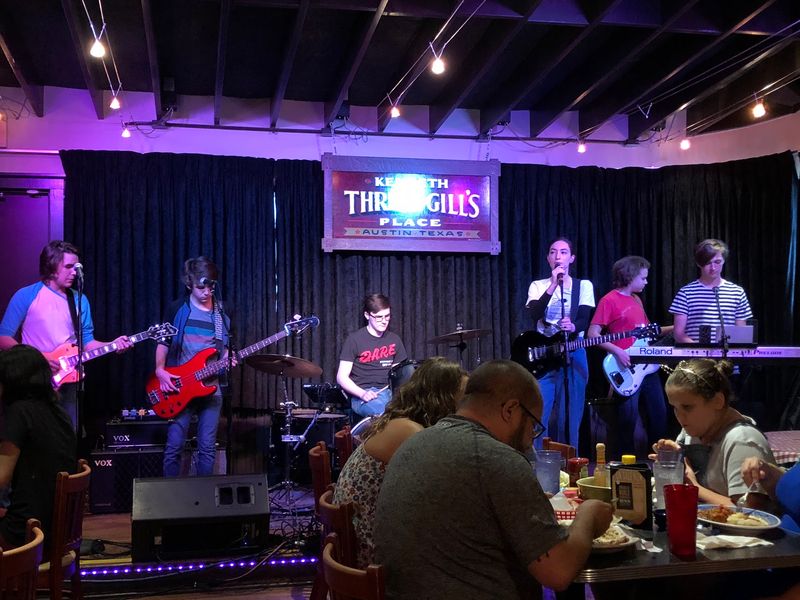Live Music That Keeps the Party Going Live Music That Keeps the Party Going