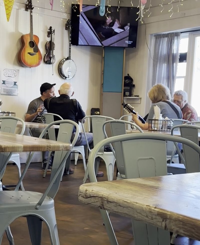 Live Music and Impromptu Serenades