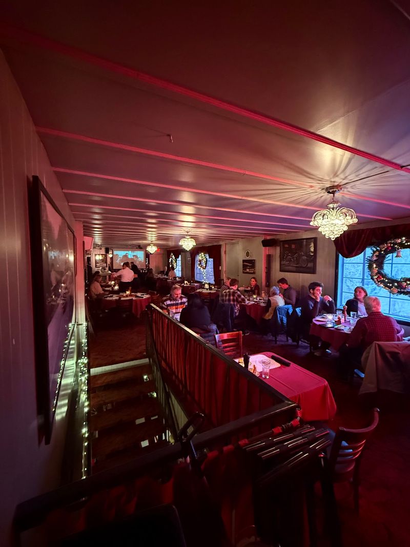 Live Music and a Special-Occasion Feel