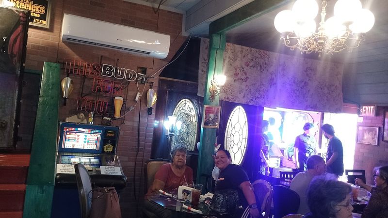Live Music on Weekend Evenings