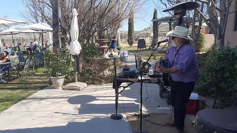 Live Music on the Weekends Sets the Perfect Mood Live Music on the Weekends Sets the Perfect Mood