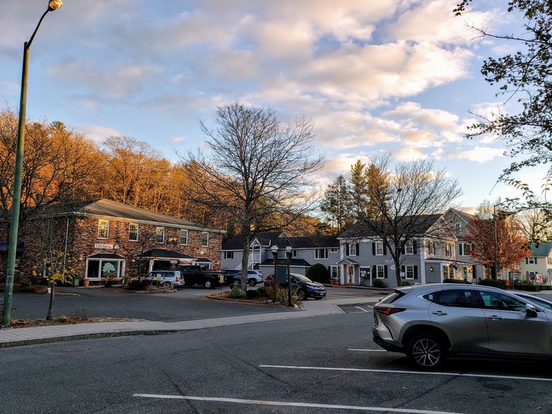 Local Restaurants and Farm-to-Table Dining