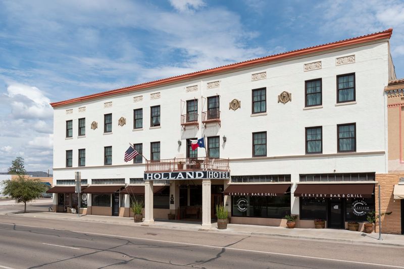 Location in the Heart of Alpine, Texas