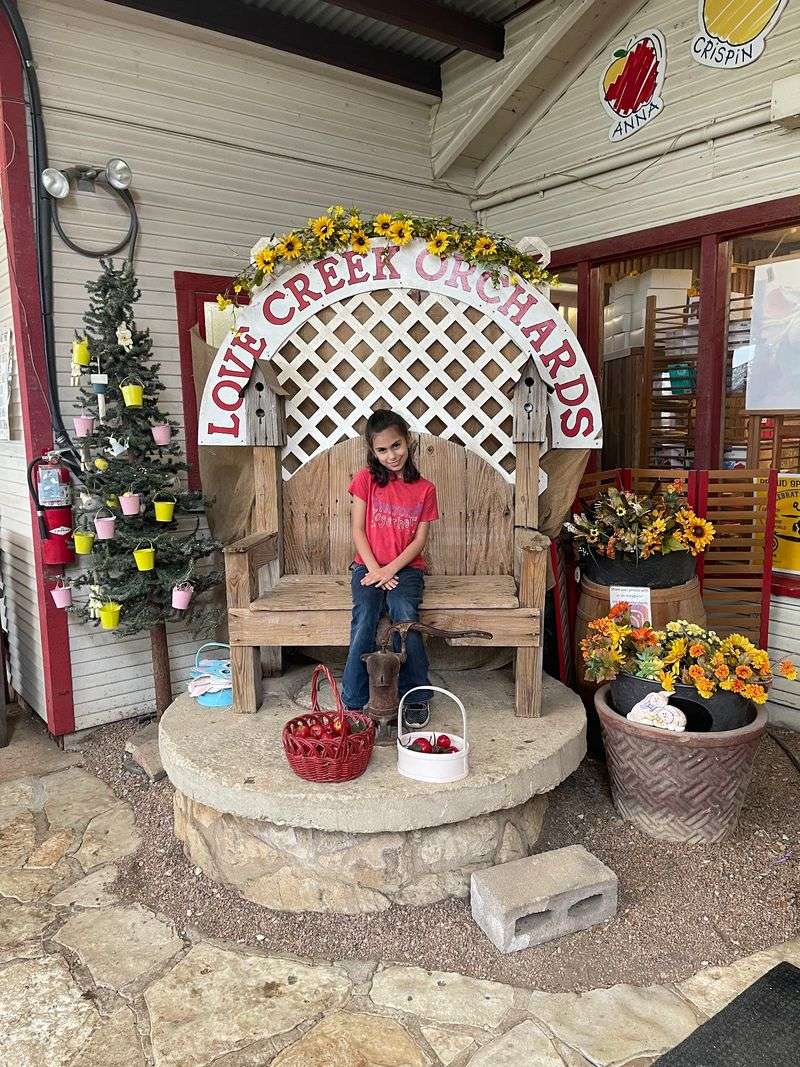 Love Creek Orchards, Medina