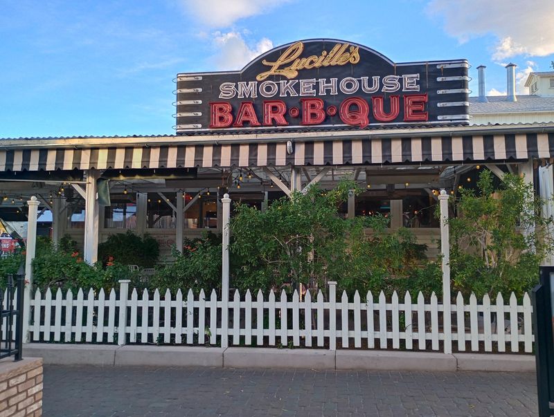 Lucille's Smokehouse, Henderson