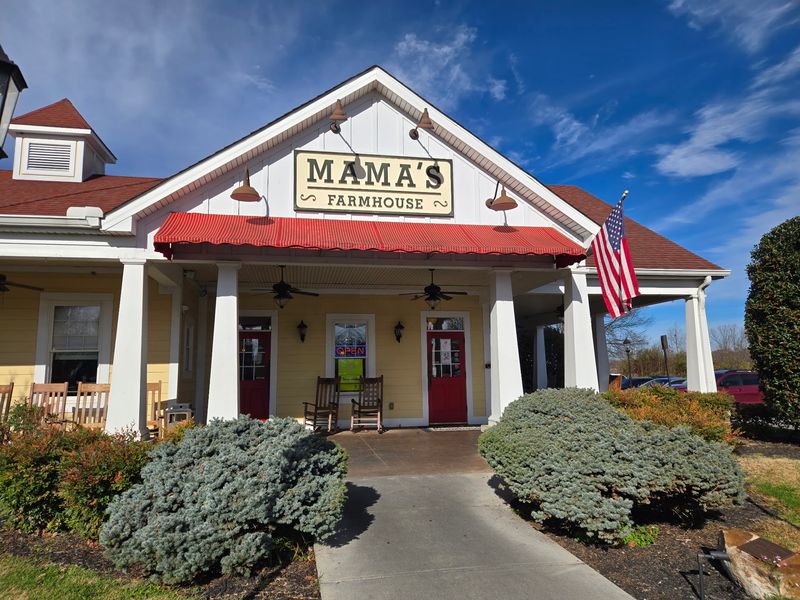 Mama's Farmhouse Pizza-Style Family Dining, Sevierville, Tennessee Mama's Farmhouse Pizza-Style Family Dining, Sevierville, Tennessee