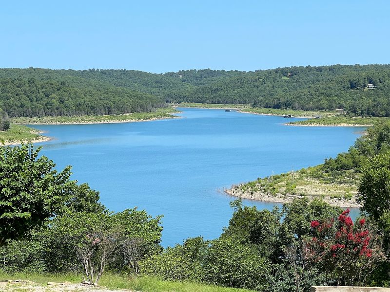 Mild Four-Season Climate, Mountain Home, Arkansas Mild Four-Season Climate, Mountain Home, Arkansas