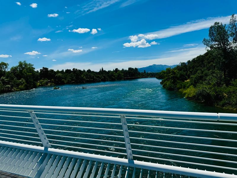 Miles of Scenic Trails Along the Sacramento River Miles of Scenic Trails Along the Sacramento River