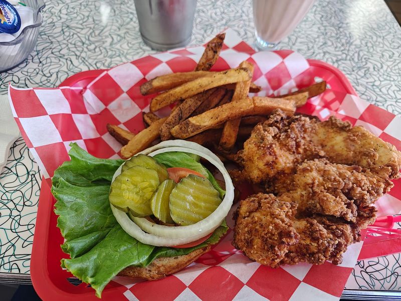 Milkshakes, Burgers, and a Lunch Menu Worth Staying For