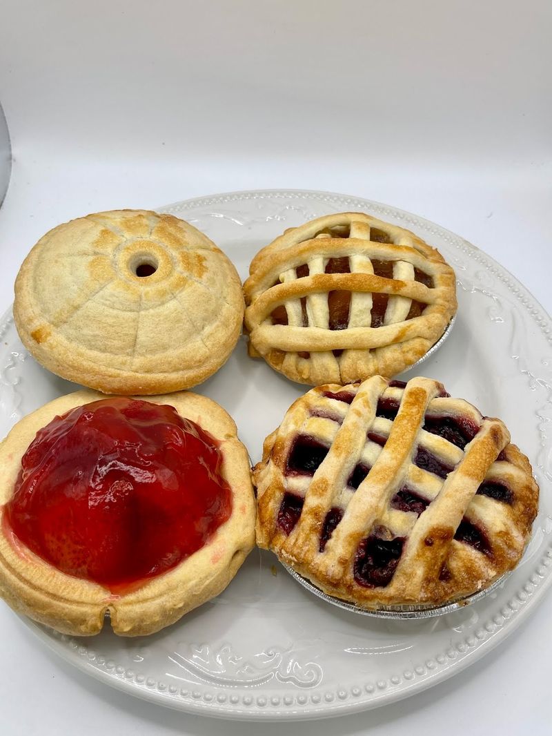 Mini Fruit Pies That Are Perfect for Taking Home Mini Fruit Pies That Are Perfect for Taking Home
