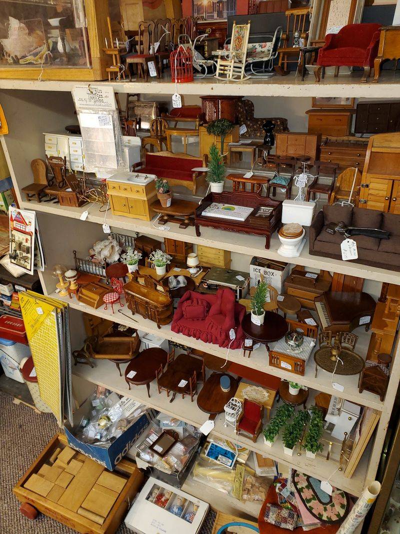 Miniatures and Dollhouse Furniture for Detail-Obsessed Collectors