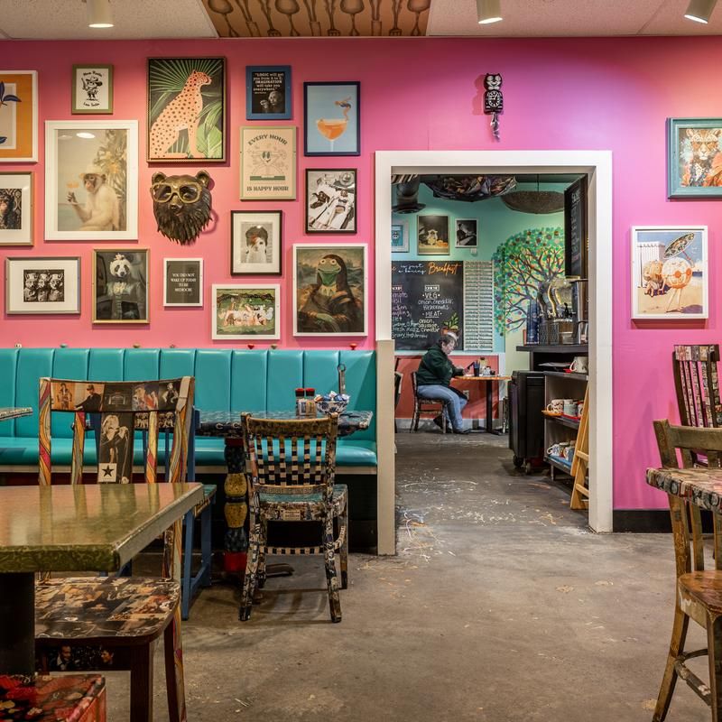 Mismatched Chairs and Decor That Tell a Story Mismatched Chairs and Decor That Tell a Story
