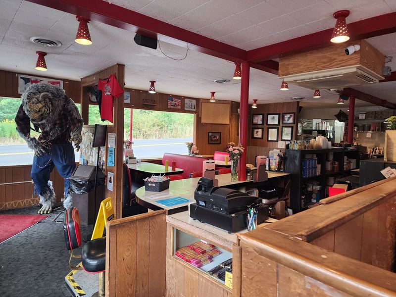 Mom-and-Pop Warmth at the Counter