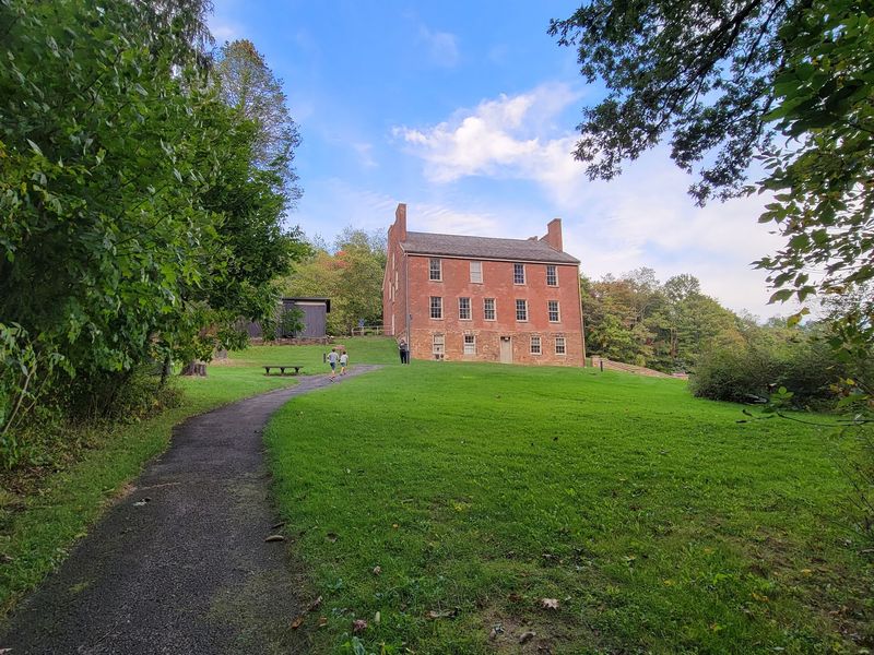 Mount Washington Tavern on the Hill