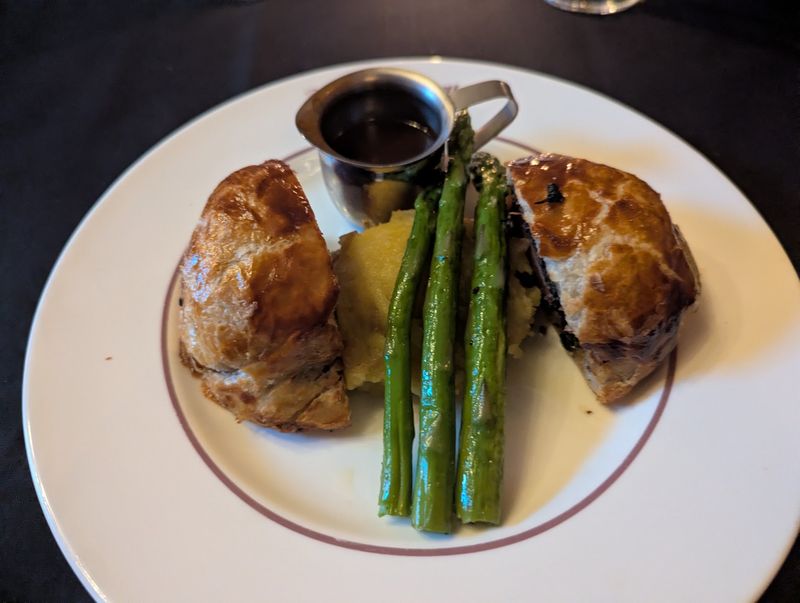 New American Cooking With a Signature Beef Wellington