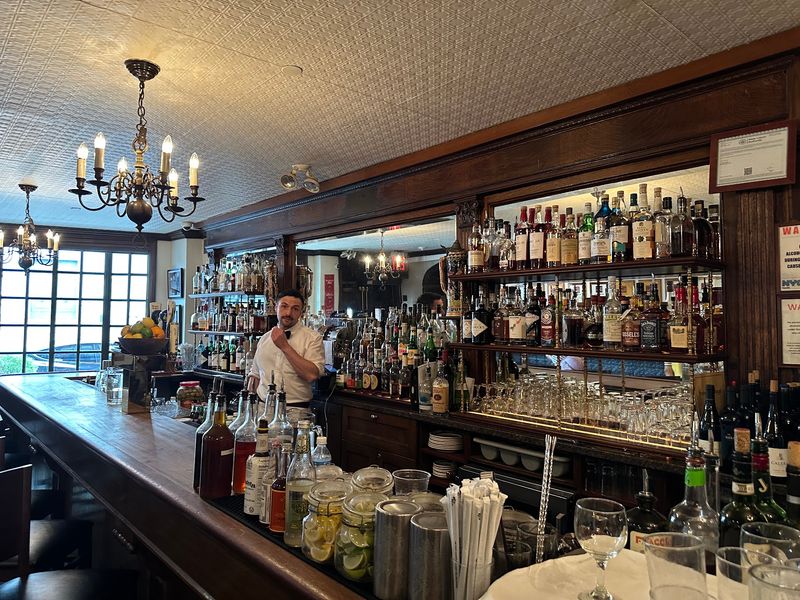 No-Nonsense Waiters With Real Know-How