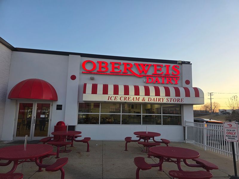 Oberweis Ice Cream and Dairy Store, Aurora, Illinois Oberweis Ice Cream and Dairy Store, Aurora, Illinois