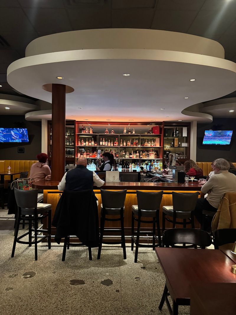 Old-Movie Ambiance and a Livelier Bar