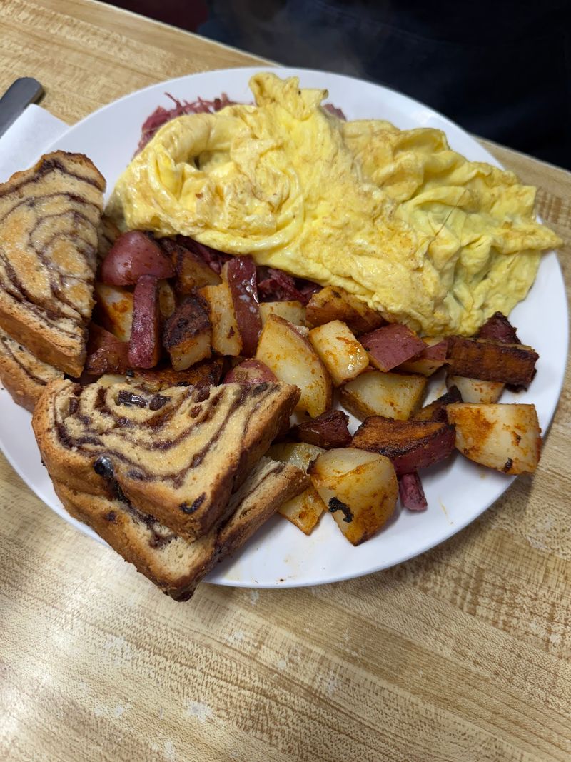 Omelettes and Home Fries by the Plateful Omelettes and Home Fries by the Plateful