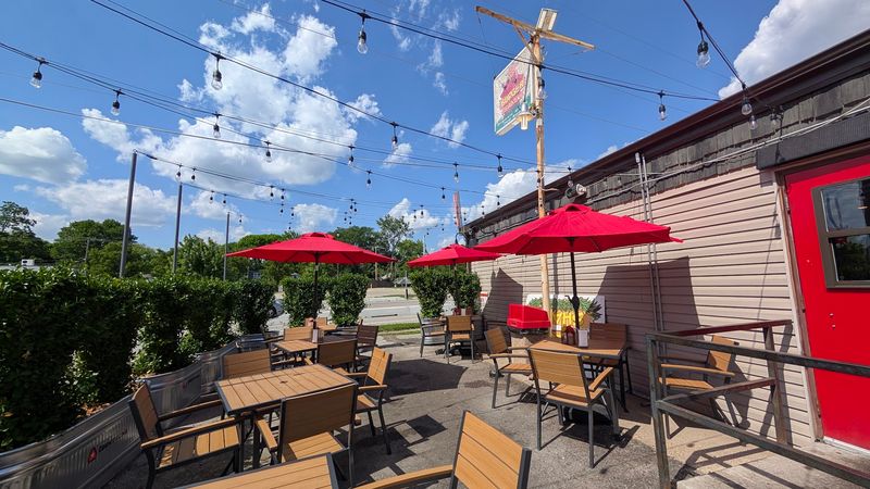 Outdoor Patio Seating for Nice-Day Visits Outdoor Patio Seating for Nice-Day Visits