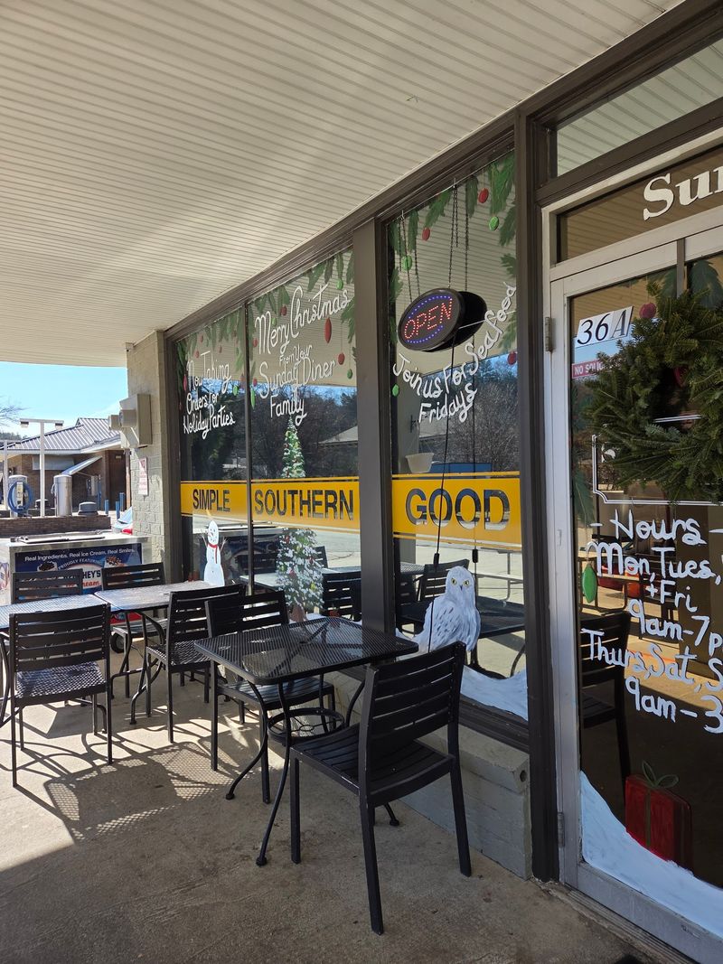 Outdoor Seating and Family-Friendly Comfort Outdoor Seating and Family-Friendly Comfort