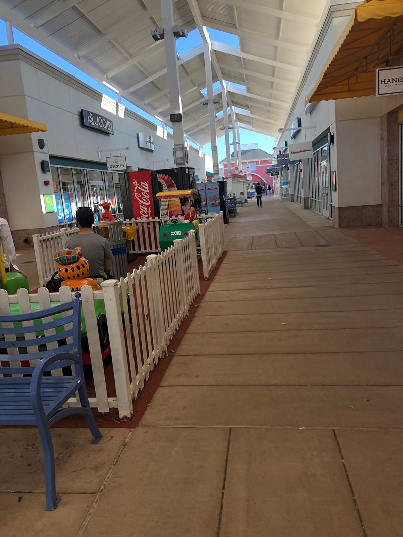 Over 200 Brand-Name Storefronts Under One Roofless Roof