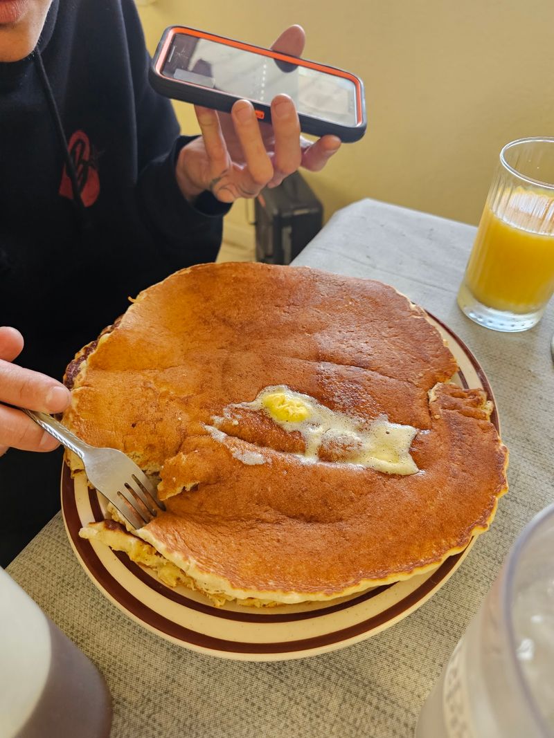 Pancakes That Hang Off the Plate Pancakes That Hang Off the Plate