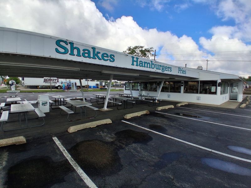 Parking, Patios, and Car Dining Parking, Patios, and Car Dining