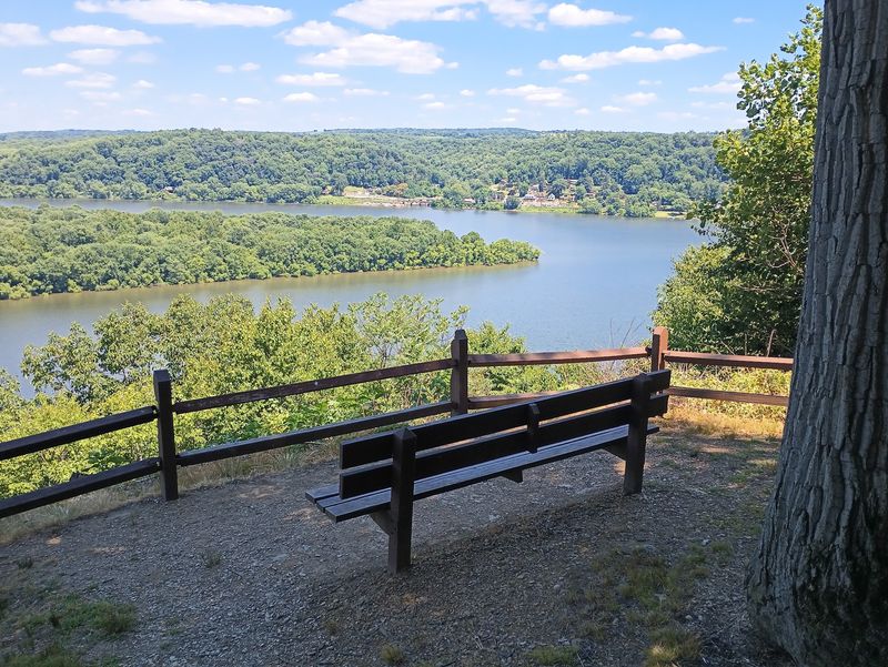 Peaceful Picnic Areas Surrounded by Shade and Nature Peaceful Picnic Areas Surrounded by Shade and Nature