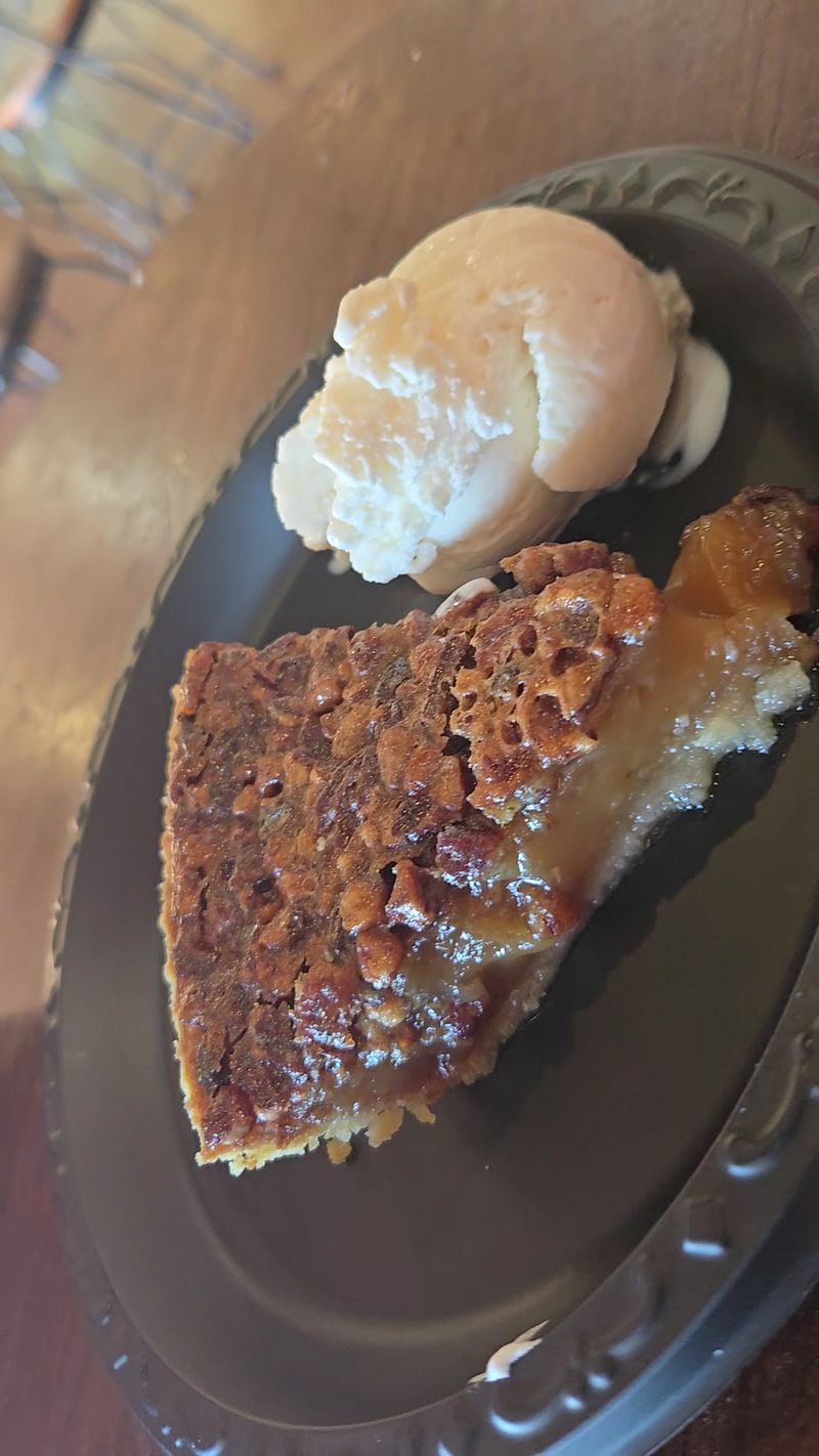 Peach Pie and Peach Cobbler That Bring Summer to Life